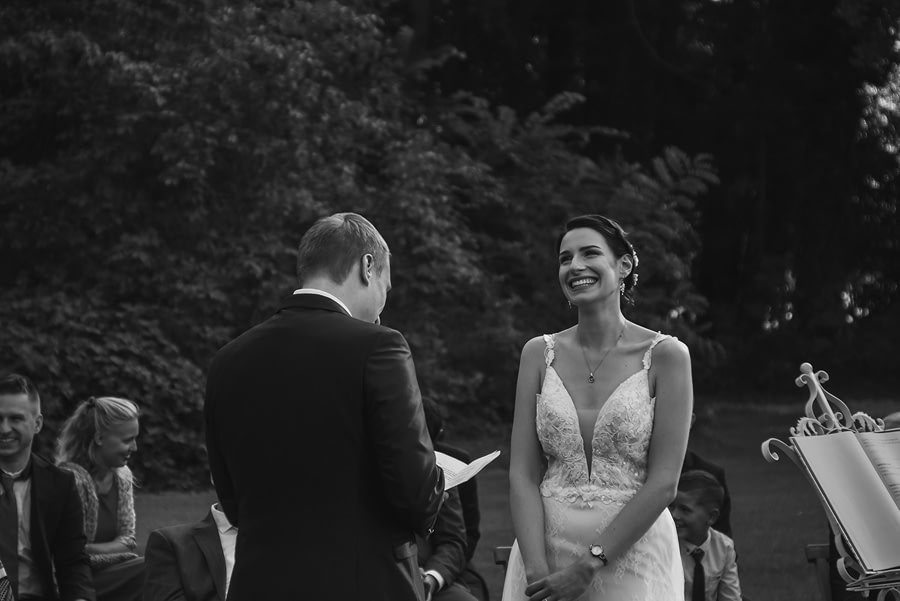 Glückliche Braut - Freie trauung - Hochzeitsreportage - Hochzeitsfotograf Berlin Potsdam Brandenburg